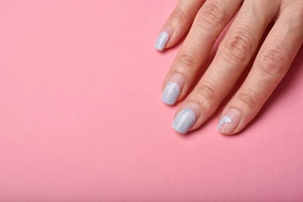 Jak sprawić, aby hybryda się trzymała i nie odpadała z paznokci