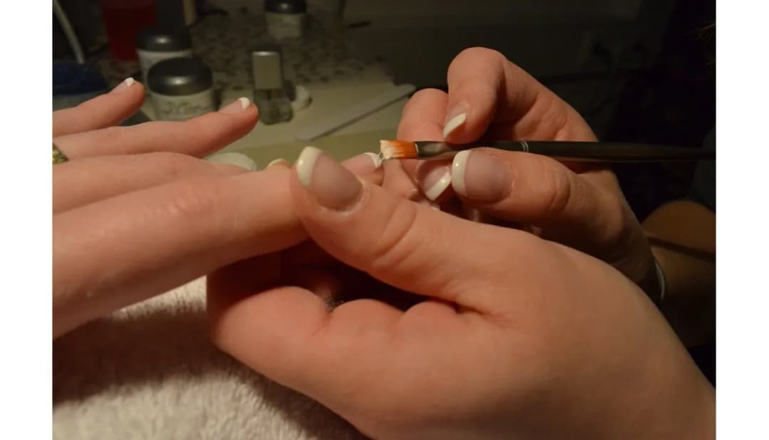 Skuteczne sposoby na porost paznokci – co jeść i jak dbać o nie Skuteczne sposoby na porost paznokci – co jeść i jak dbać o nie