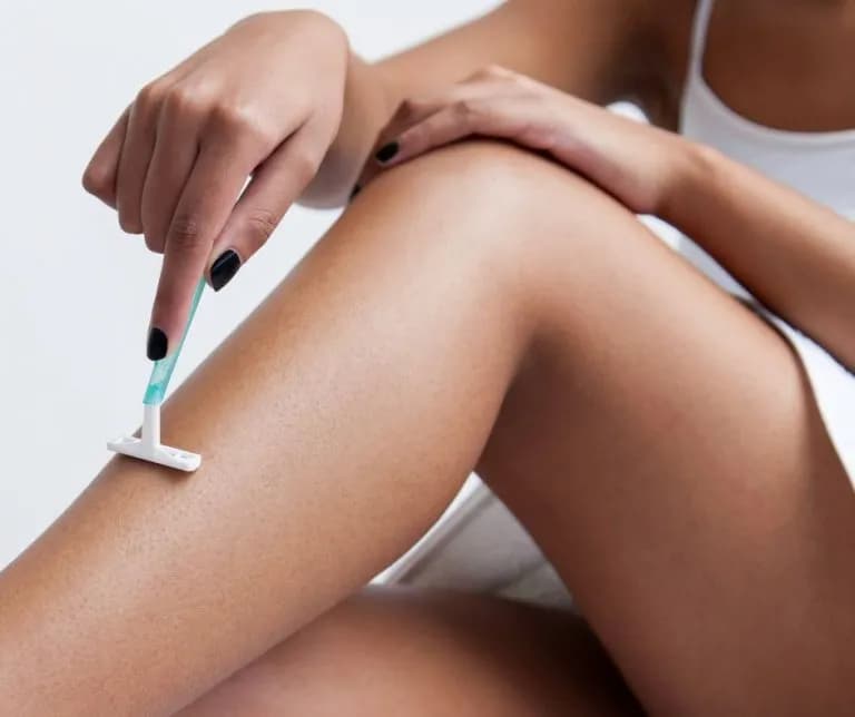 Jak golić nogi bez podrażnień - skuteczne techniki i porady