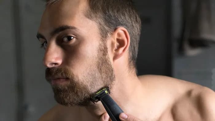 Jak golić twardy zarost bez podrażnień - skuteczne sposoby na gładką skórę